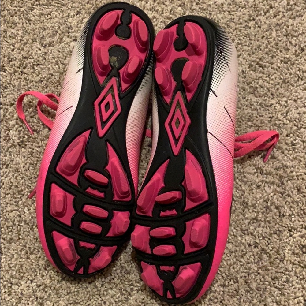Umbro Girls’ Cleats size 4.5 pink black - Picture 2 of 6